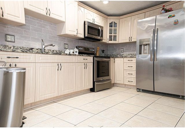 8905 ROCKY RUN COURT, Tampa, FL 33634