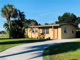860 Camellia DR, North Fort Myers, FL 33903