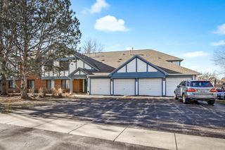 580 Cumberland Trail B6, Roselle, IL 60172