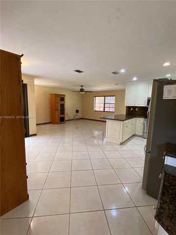 15071 SW 44th Ter, Miami, FL 33185