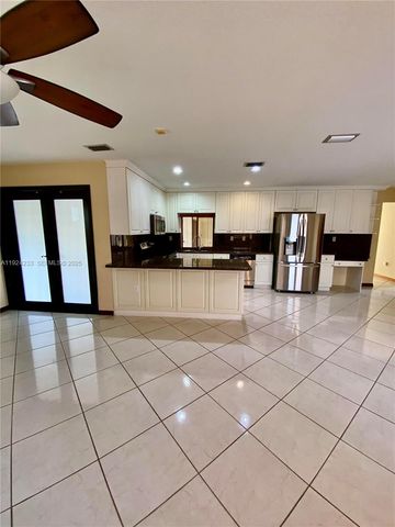 15071 SW 44th Ter, Miami, FL 33185