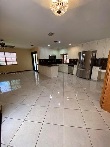 15071 SW 44th Ter, Miami, FL 33185