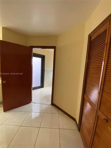 15071 SW 44th Ter, Miami, FL 33185