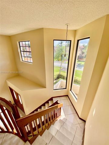 15071 SW 44th Ter, Miami, FL 33185