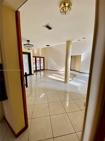 15071 SW 44th Ter, Miami, FL 33185