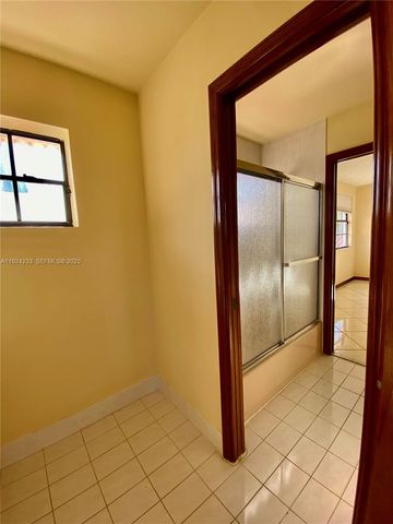 15071 SW 44th Ter, Miami, FL 33185