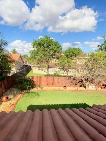 15071 SW 44th Ter, Miami, FL 33185