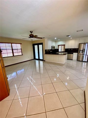 15071 SW 44th Ter, Miami, FL 33185