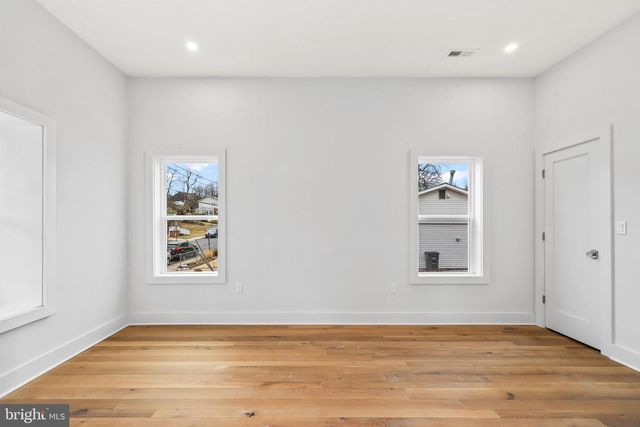 1713 N CAMERON ST, Arlington, VA 22207