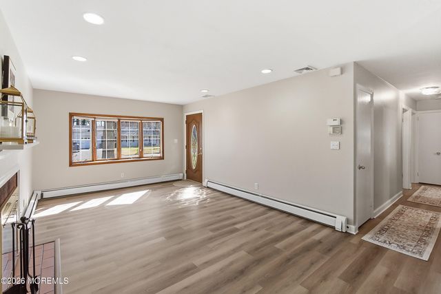 4 The Trail, Middletown, NJ 07748