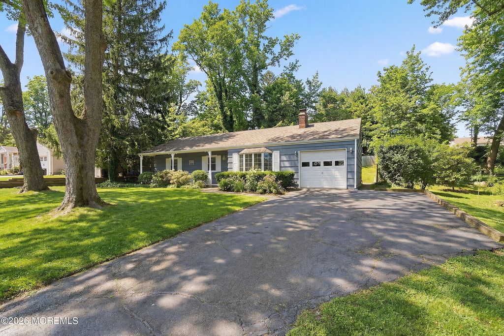 4 The Trail, Middletown, NJ 07748