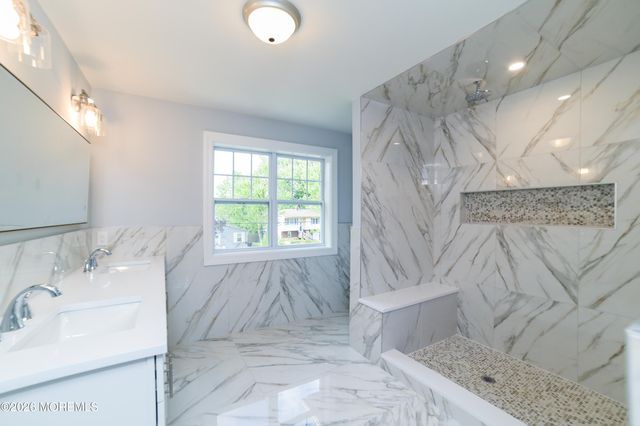 128 Center Avenue, Leonardo, NJ 07737