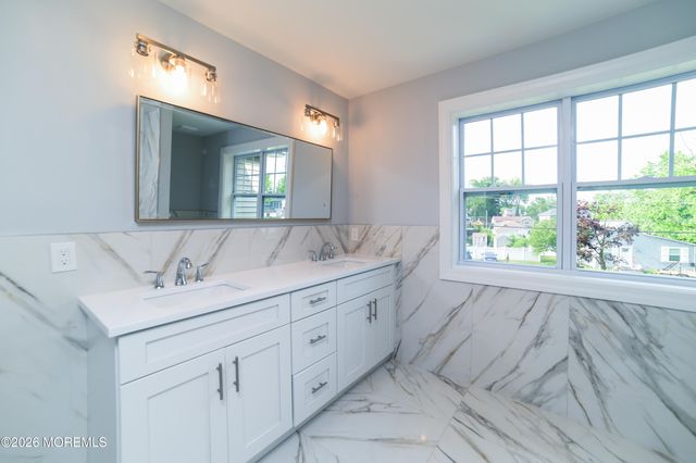 128 Center Avenue, Leonardo, NJ 07737