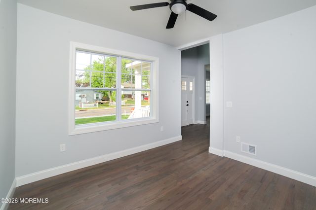 128 Center Avenue, Leonardo, NJ 07737