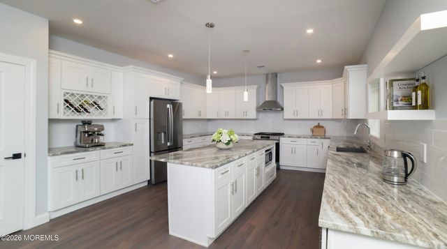 128 Center Avenue, Leonardo, NJ 07737