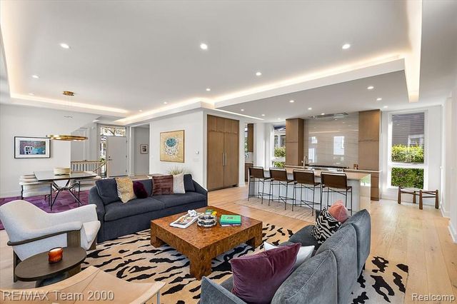 864 Ann Street, Birmingham, MI 48009