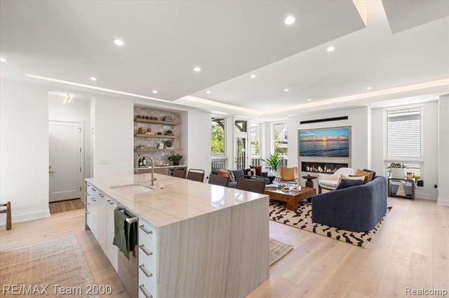 864 Ann Street, Birmingham, MI 48009