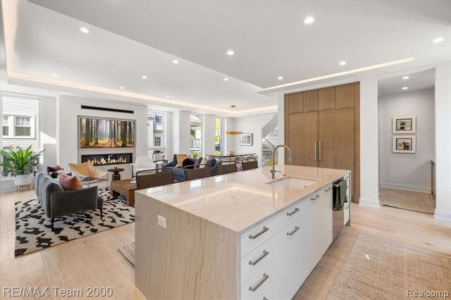 864 Ann Street, Birmingham, MI 48009