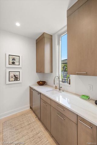 864 Ann Street, Birmingham, MI 48009