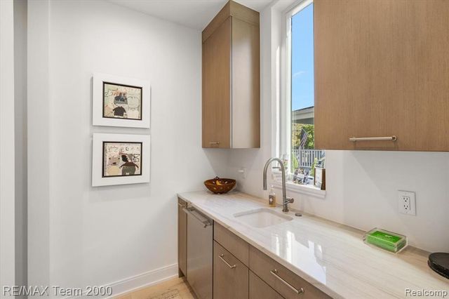 864 Ann Street, Birmingham, MI 48009