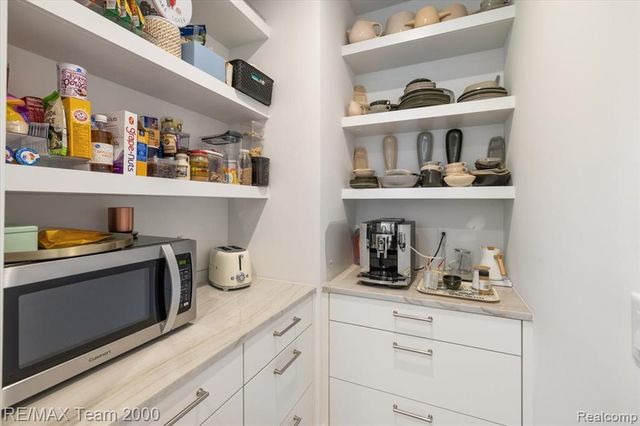 864 Ann Street, Birmingham, MI 48009