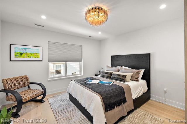 864 Ann Street, Birmingham, MI 48009