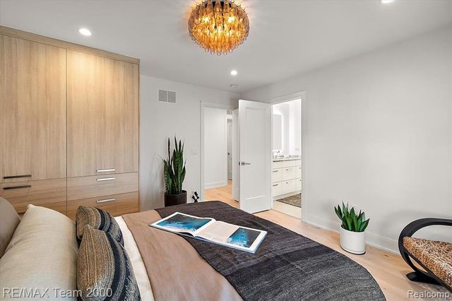 864 Ann Street, Birmingham, MI 48009