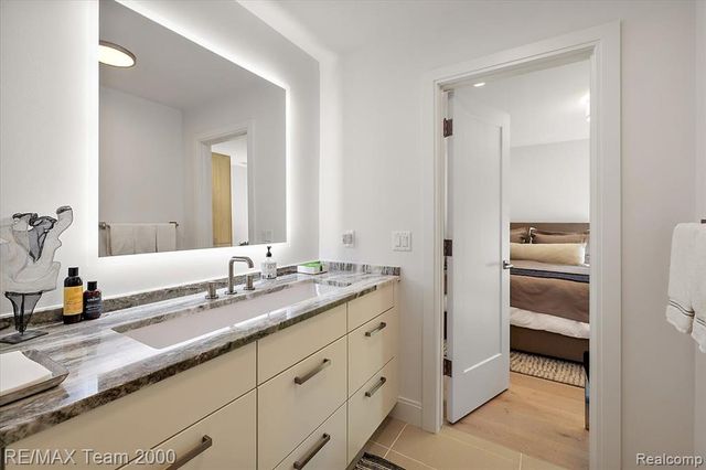 864 Ann Street, Birmingham, MI 48009