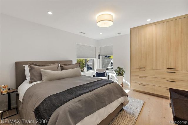 864 Ann Street, Birmingham, MI 48009