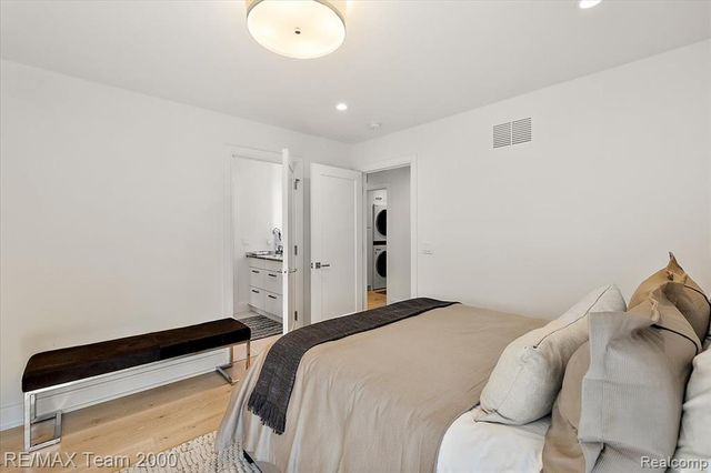 864 Ann Street, Birmingham, MI 48009