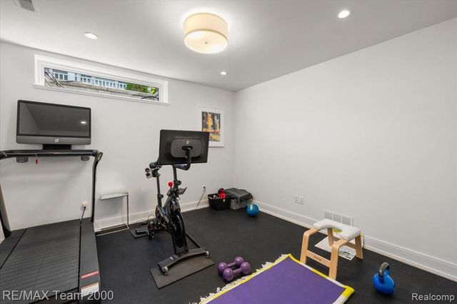 864 Ann Street, Birmingham, MI 48009