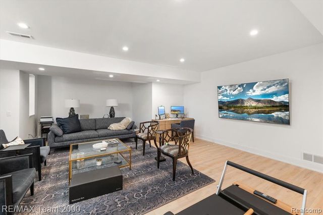 864 Ann Street, Birmingham, MI 48009