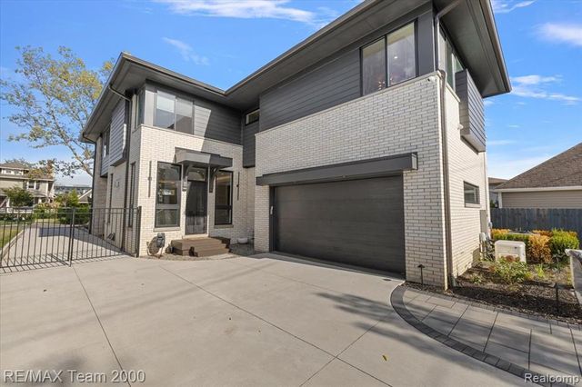 864 Ann Street, Birmingham, MI 48009