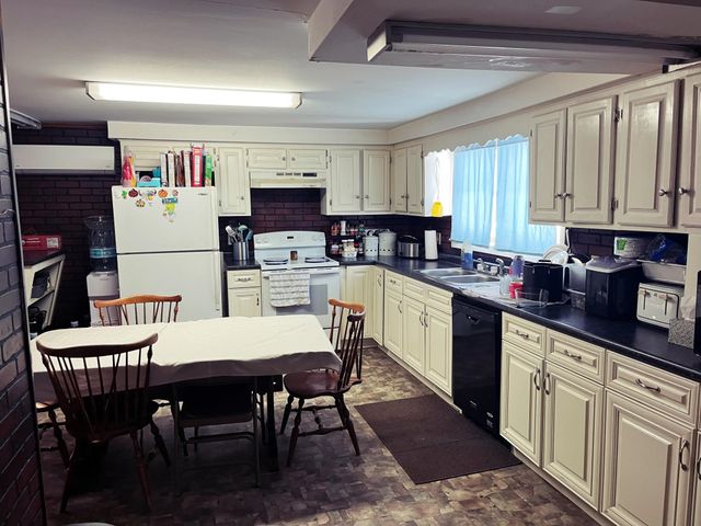 109 River Road, Irasburg, VT 05845