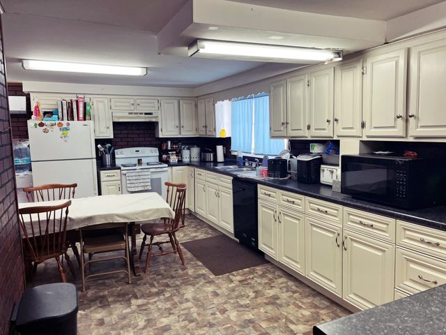 109 River Road, Irasburg, VT 05845