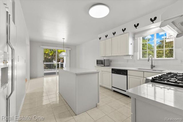 113 Algansee Drive, Troy, MI 48083