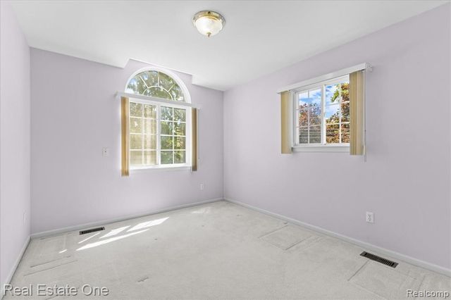 113 Algansee Drive, Troy, MI 48083