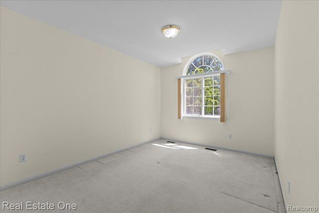 113 Algansee Drive, Troy, MI 48083