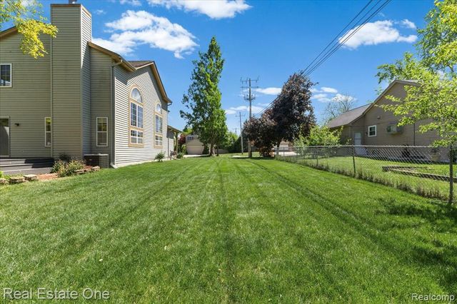 113 Algansee Drive, Troy, MI 48083