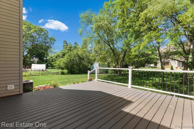 113 Algansee Drive, Troy, MI 48083
