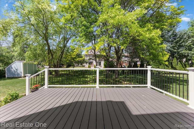 113 Algansee Drive, Troy, MI 48083