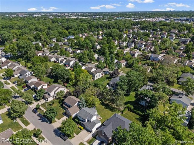 113 Algansee Drive, Troy, MI 48083