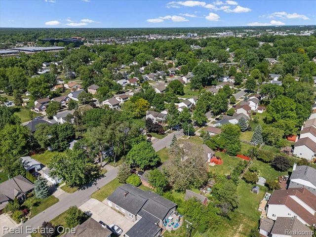 113 Algansee Drive, Troy, MI 48083