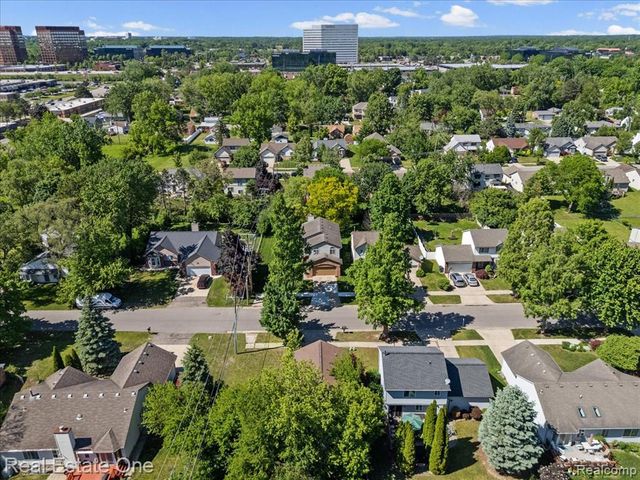 113 Algansee Drive, Troy, MI 48083