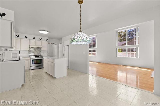 113 Algansee Drive, Troy, MI 48083