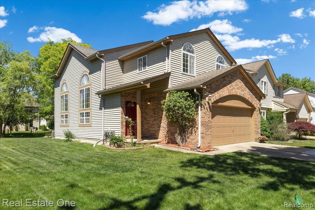 113 Algansee Drive, Troy, MI 48083