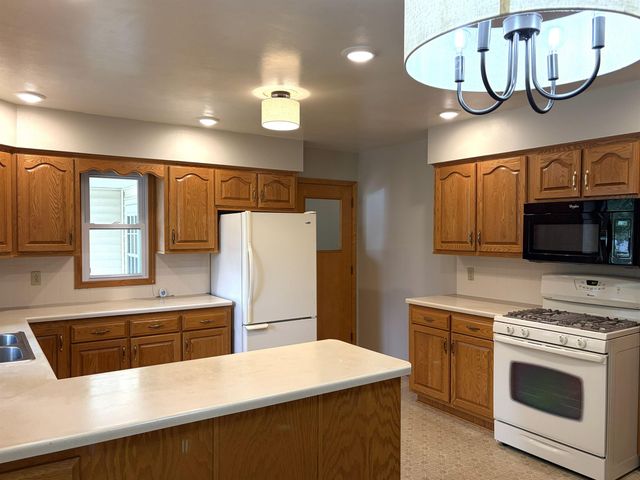 803 S Adams Street, Wellsburg, IA 50680