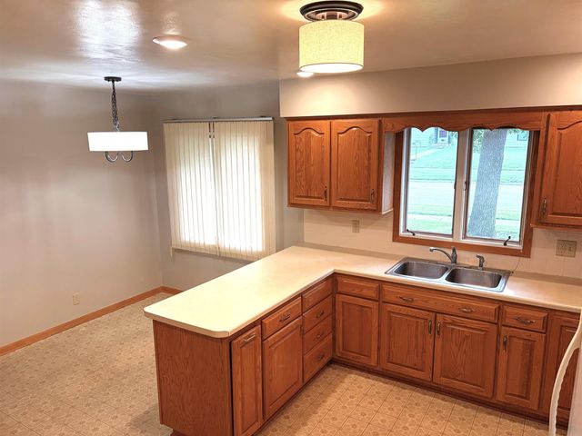 803 S Adams Street, Wellsburg, IA 50680