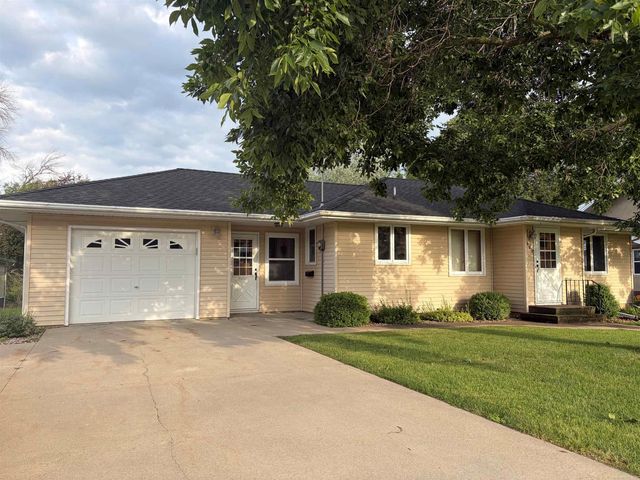 803 S Adams Street, Wellsburg, IA 50680