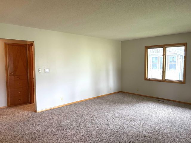 803 S Adams Street, Wellsburg, IA 50680